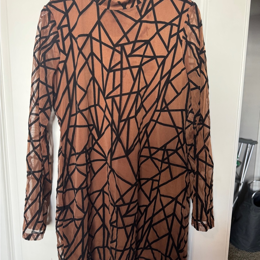 Geometric Patterned Long Sleeve Top